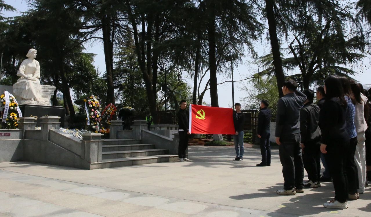 缅怀革命先烈 赓续红色精神丨好体育综合在线登录集团党委组织开展清明祭扫主题活动